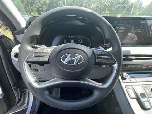 Certified 2025 Hyundai Palisade SE image 14