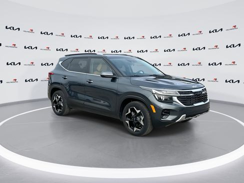 Certified 2024 Kia Seltos EX image 2