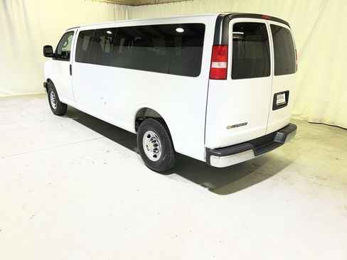 Used 2025 Chevrolet Express 3500 LT w/ LT Preferred Equipment Group RWD image 8