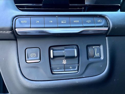 Used 2024 Cadillac Escalade Sport Platinum w/ LPO, ONYX Package AWD/4WD image 27
