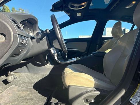 Used 2016 Volvo S60 T5 Premier w/ Convenience Package image 10