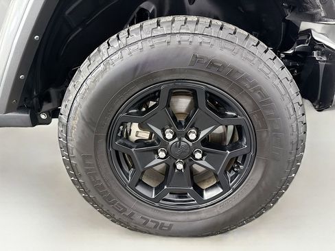 Used 2021 Jeep Gladiator Sport image 30