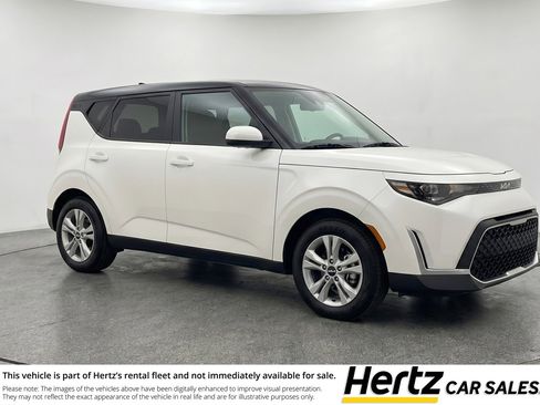 Used 2025 Kia Soul LX w/ LX Technology Package FWD image 1