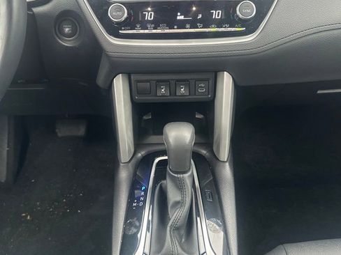 Used 2025 Toyota Corolla Cross XLE image 23