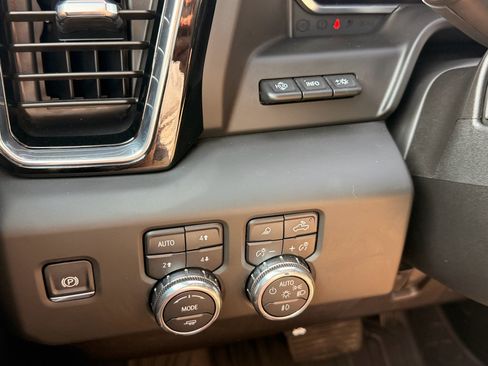 Used 2025 GMC Sierra 3500 Denali w/ Denali Reserve Package AWD/4WD image 29
