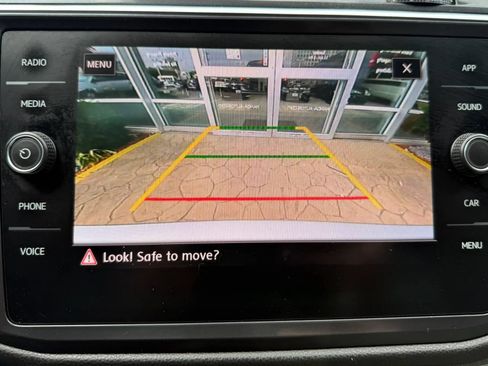 Used 2020 Volkswagen Tiguan SE R-Line AWD/4WD image 18