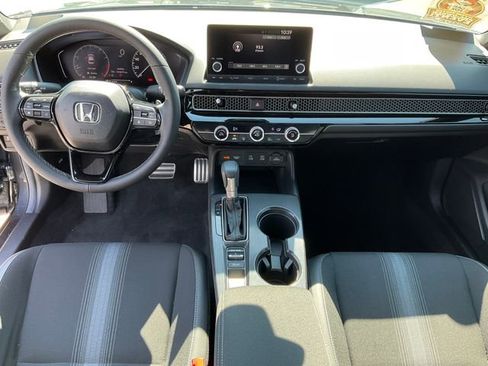 Used 2025 Honda Civic Sport image 4