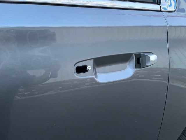 Used 2019 Cadillac Escalade ESV Luxury AWD/4WD image 5