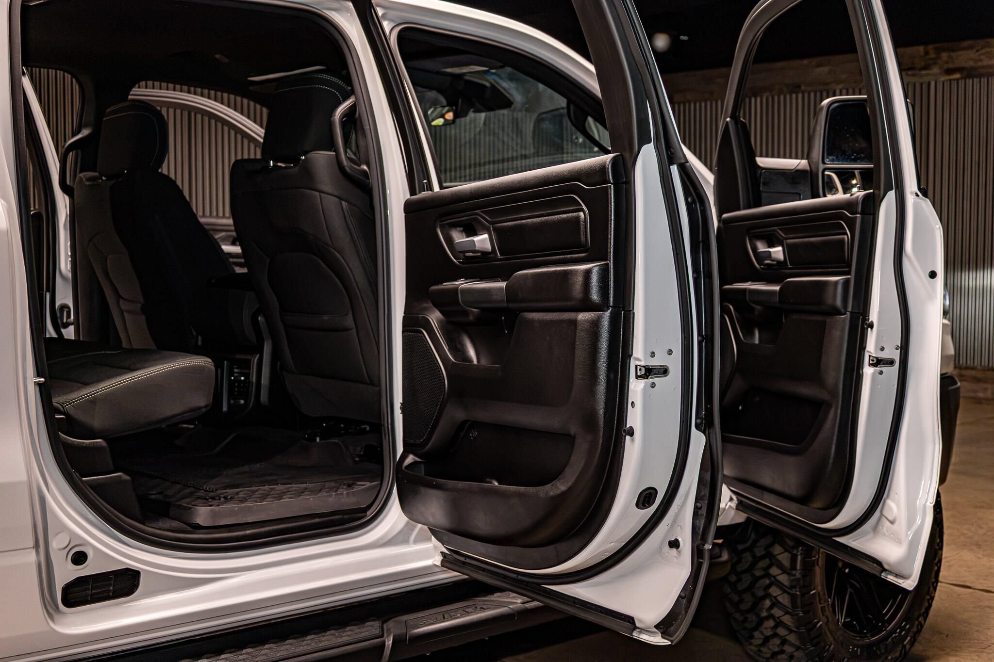 Used 2025 RAM 1500 Warlock AWD/4WD image 30