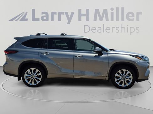 Certified 2026 Toyota Highlander Limited AWD/4WD image 6