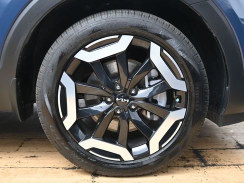 Used 2025 Kia Telluride EX w/ EX Captain's Chair Package FWD image 16