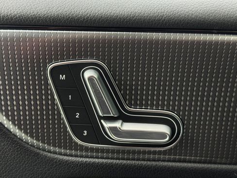 Used 2022 Mercedes-Benz GLB 250 w/ Premium Package image 16