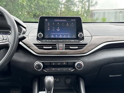 Used 2024 Nissan Altima 2.5 SV FWD image 30