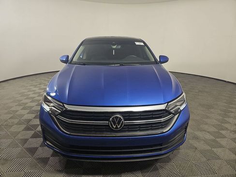 Used 2024 Volkswagen Jetta SE FWD image 3