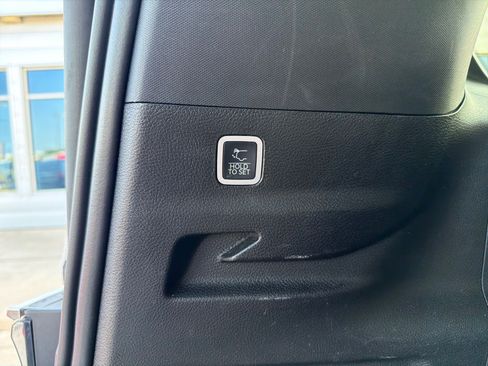 Used 2025 Jeep Wagoneer L Series II AWD/4WD image 10