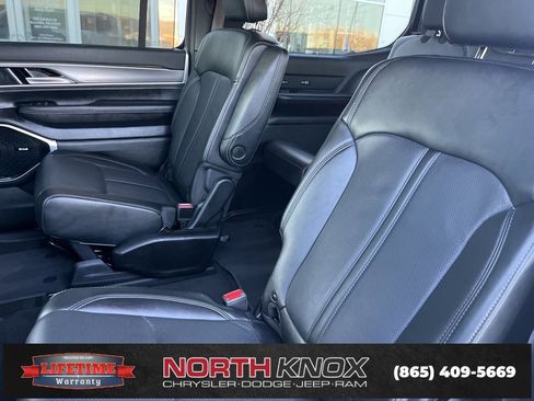 Used 2025 Jeep Wagoneer Series III w/ Premium Group I image 16