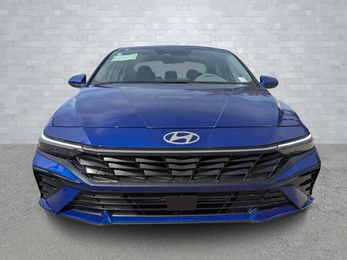New 2025 Hyundai Elantra Limited image 3