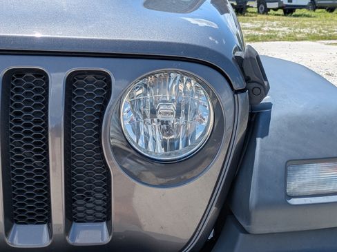 Used 2018 Jeep Wrangler Unlimited Sport S AWD/4WD image 10