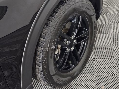 Used 2022 Ford Explorer XLT w/ Equipment Group 202A image 7