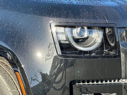 New 2026 Land Rover Defender 110 V8 AWD/4WD image 9
