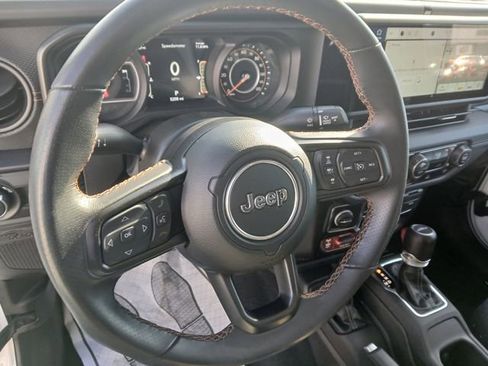 Used 2024 Jeep Gladiator Mojave AWD/4WD image 22