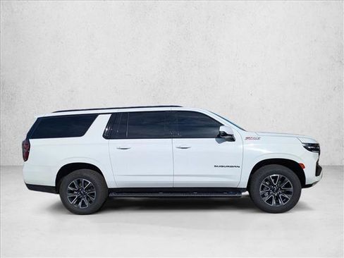 Used 2023 Chevrolet Suburban Z71 w/ Luxury Package AWD/4WD image 4