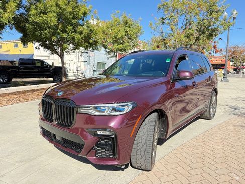 Used 2021 BMW X7 M50i image 7