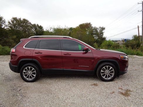 Used 2019 Jeep Cherokee Latitude Plus w/ Comfort/Convenience Group FWD image 3