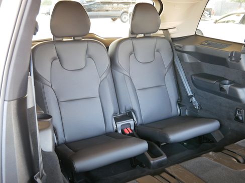 Used 2022 Volvo XC90 T6 Momentum w/ Protection Package image 28