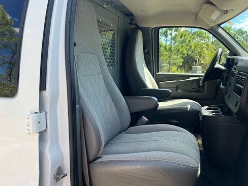 Used 2013 Chevrolet Express 3500 Extended image 27