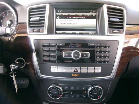 Used 2014 Mercedes-Benz ML 350 4MATIC w/ Premium 1 Package image 35