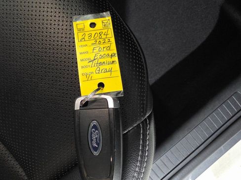 Used 2022 Ford Escape Titanium AWD/4WD image 44