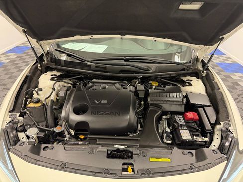 Used 2023 Nissan Maxima SR w/ Sport Mat Group FWD image 32
