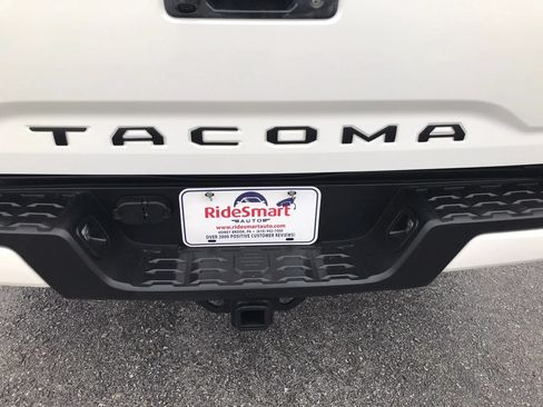 Used 2020 Toyota Tacoma SR w/ SX Package AWD/4WD image 34