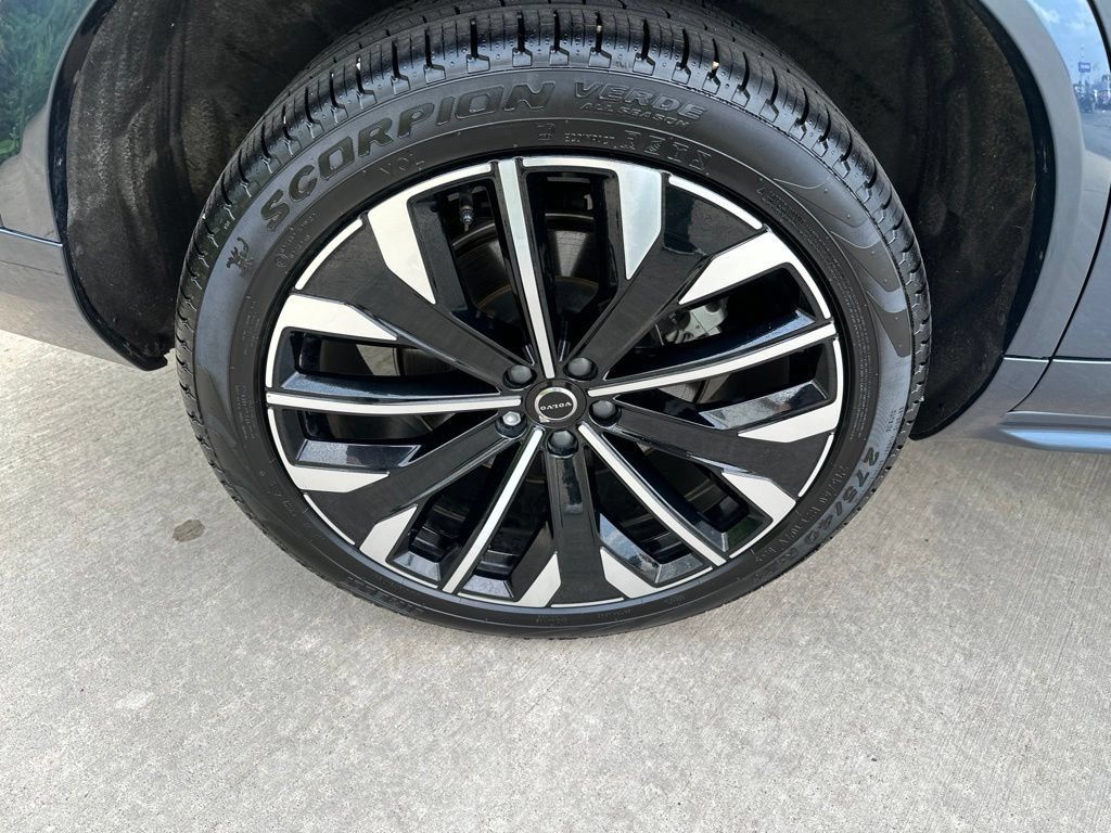 Certified 2026 Volvo XC90 B6 Plus AWD/4WD image 14