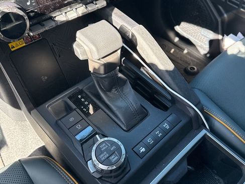 Used 2024 Toyota Tacoma 4x4 Double Cab Hybrid image 10