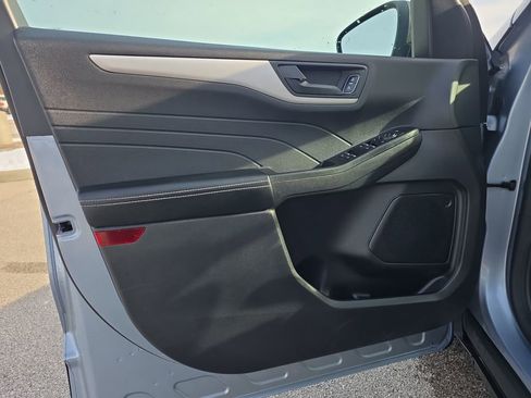 Used 2022 Ford Escape SE w/ Cold Weather Package image 17