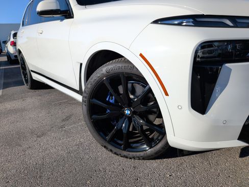 Certified 2025 BMW X7 xDrive40i w/ M Sport Package image 6