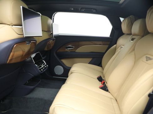 Certified 2024 Bentley Bentayga Extended Wheelbase image 19