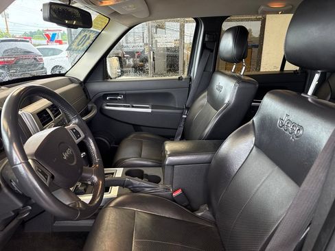 Used 2010 Jeep Liberty Limited AWD/4WD image 14