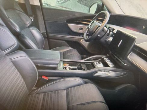 Used 2024 Lincoln Nautilus Reserve w/ Equipment Group 203A image 11