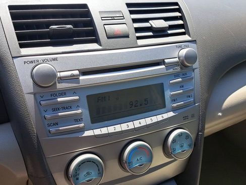 Used 2009 Toyota Camry LE image 18