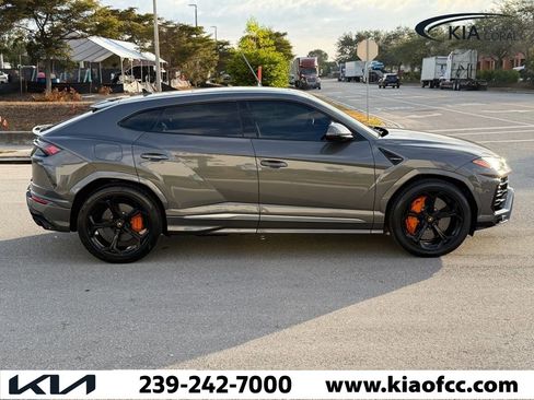 Used 2021 Lamborghini Urus AWD/4WD image 8