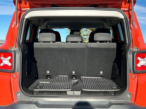 Used 2019 Jeep Renegade Trailhawk w/ Cold Weather Group II image 5