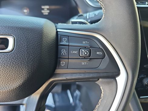 Used 2023 Jeep Grand Cherokee Altitude AWD/4WD image 18