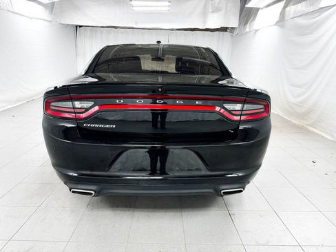 Used 2019 Dodge Charger SXT image 5