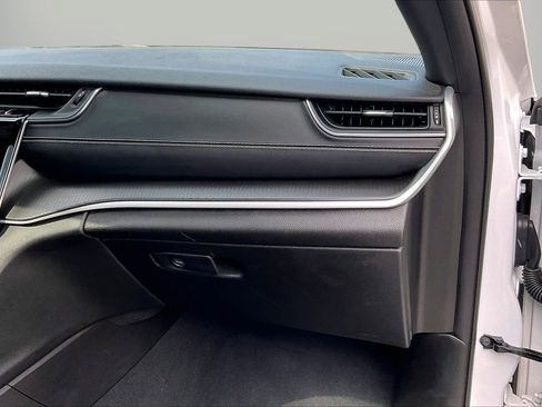 Certified 2023 Jeep Grand Cherokee Altitude image 21