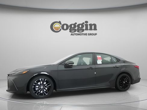 New 2026 Toyota Camry SE FWD image 4