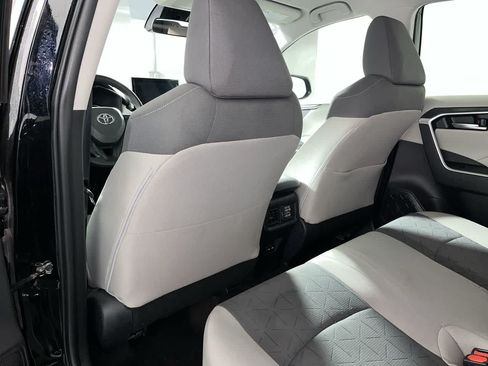 Used 2025 Toyota RAV4 XLE FWD image 24