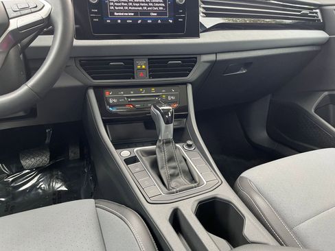 Used 2025 Volkswagen Jetta SE image 41